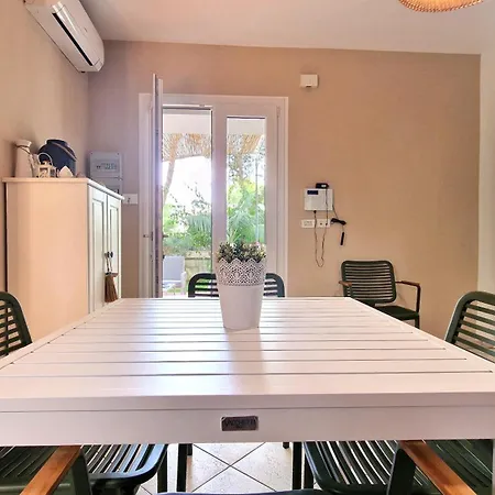 Villa In Riva Al Mare
